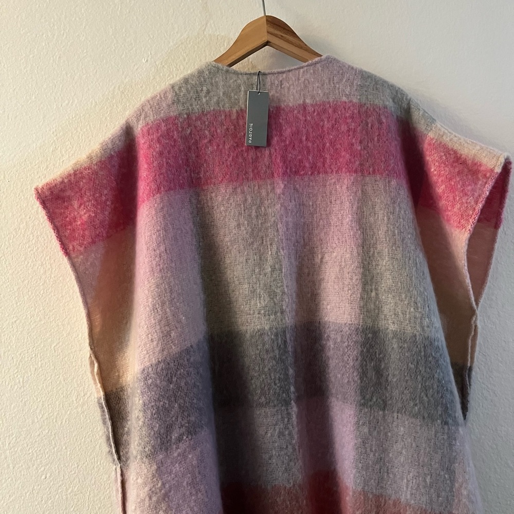 Beautiful Fringed Piece - Picture 8 of 12